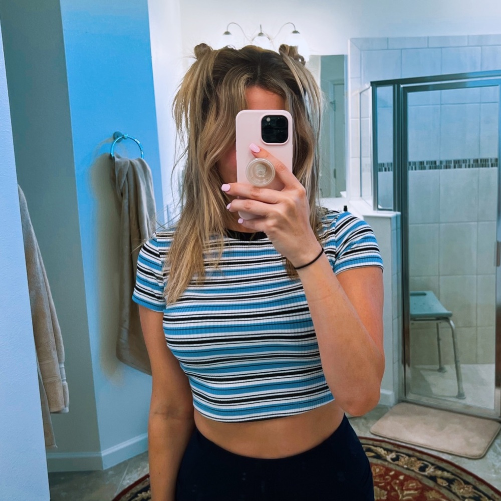 Qutie Contrast Neck Striped Rib-Knit Crop Tee Size: M - Multicolor 🩵🖤